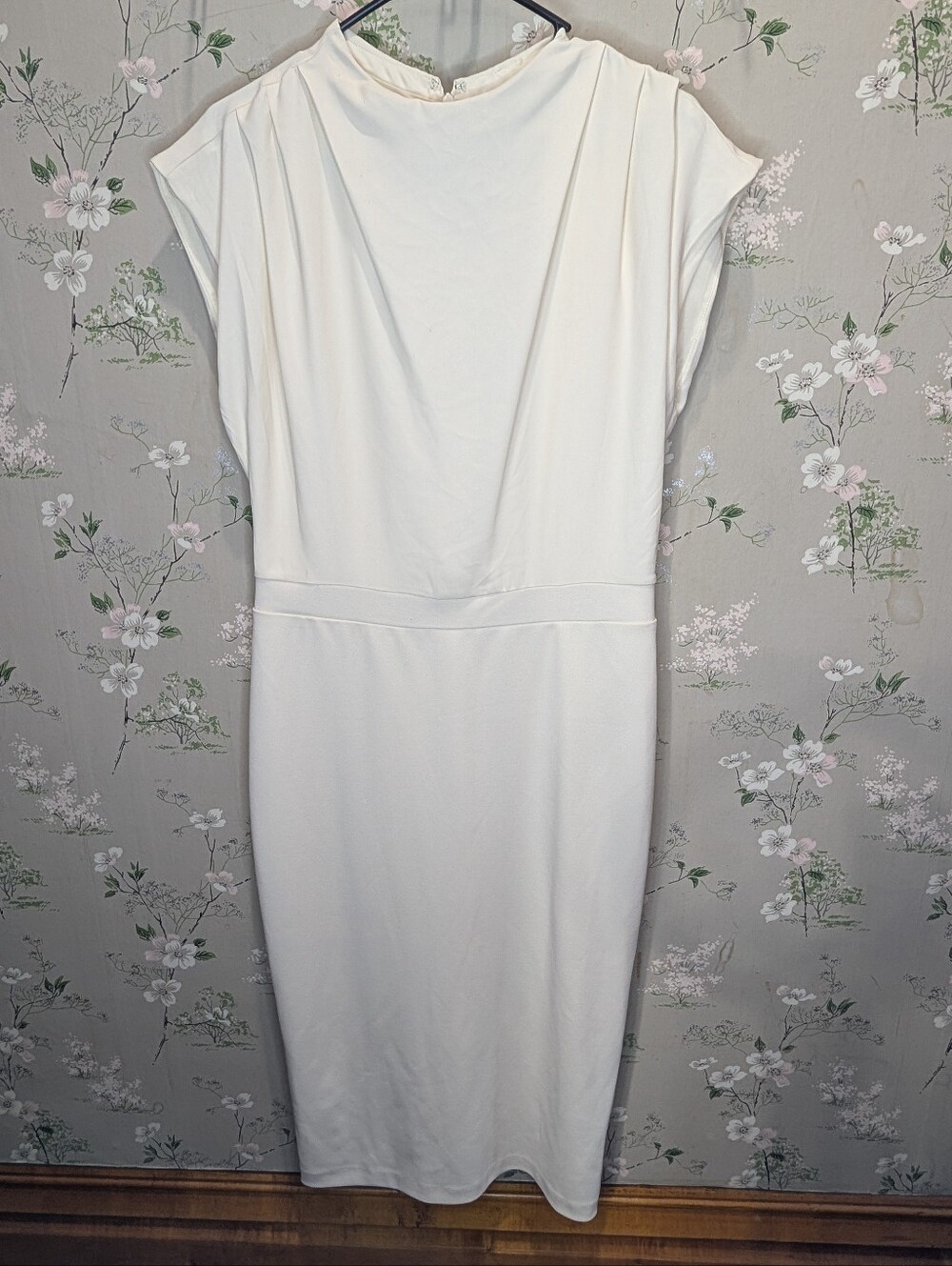 Express fitted dress NWT PTP: 18, W: 15-16, L: 46